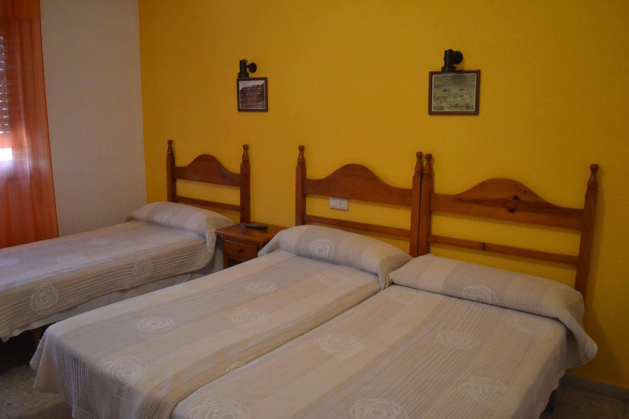 Hostal Avenida Аренас-де-Сан-Педро Екстер'єр фото